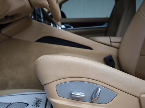 Used 2012 Porsche Panamera 4 image 16