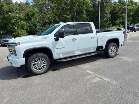 Used 2022 Chevrolet Silverado 2500 High Country AWD/4WD image 2