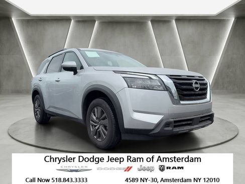 Used 2025 Nissan Pathfinder SV FWD image 1
