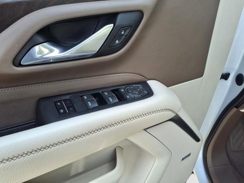 Used 2023 GMC Yukon Denali RWD image 16