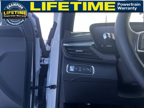 Used 2025 Buick Enclave Preferred image 17