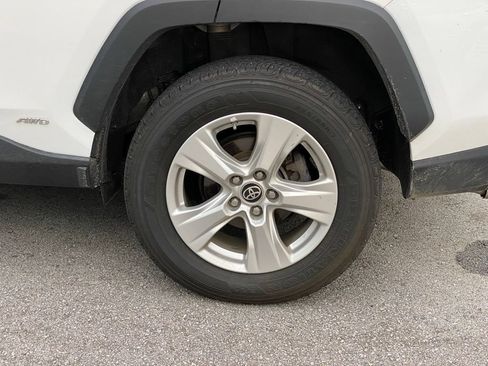 Used 2021 Toyota RAV4 LE AWD/4WD image 8