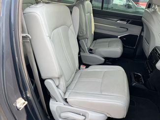 Used 2023 Jeep Wagoneer L Series III w/ Premium Group I AWD/4WD video 4