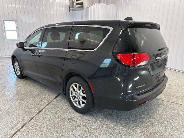 Used 2022 Chrysler Voyager LX FWD image 8