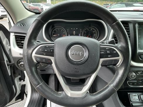 Used 2015 Jeep Cherokee Latitude w/ Comfort/Convenience Group FWD image 14