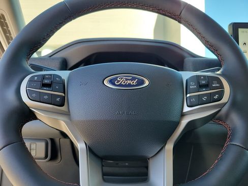 New 2026 Ford Explorer Active RWD image 17
