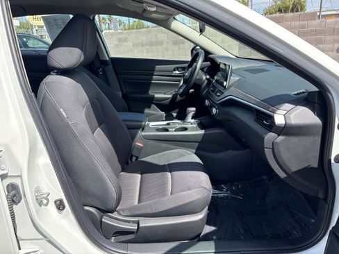 Used 2025 Nissan Altima 2.5 SV FWD image 27