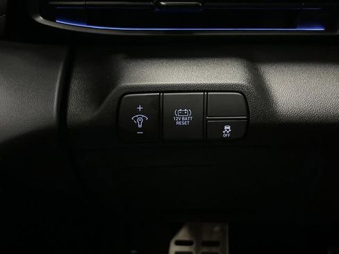 Used 2025 Hyundai Elantra SEL image 23