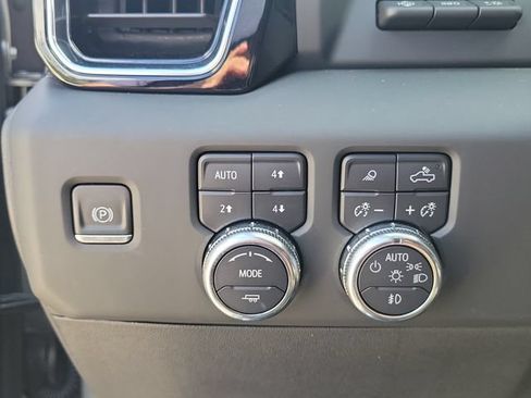 Used 2024 GMC Sierra 2500 Denali w/ Denali Reserve Package AWD/4WD image 19