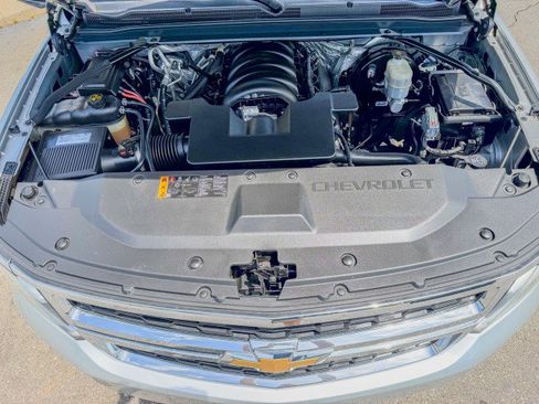 Used 2017 Chevrolet Suburban LT image 24
