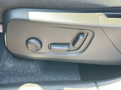 Certified 2025 Volvo XC40 B5 Plus w/ Climate Package image 18