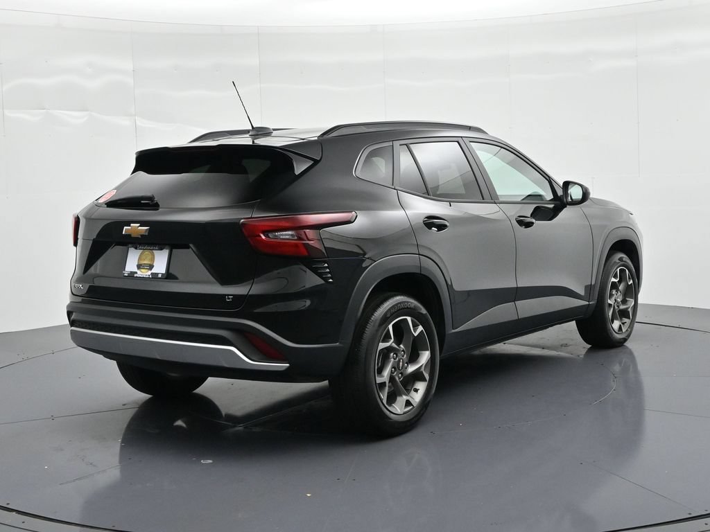 Used 2025 Chevrolet Trax LT FWD image 6