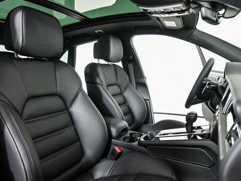 Used 2026 Porsche Macan AWD/4WD image 24