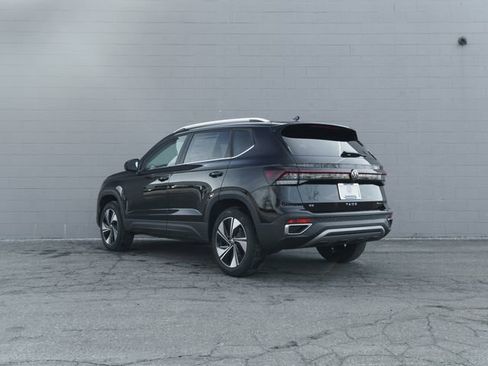 New 2026 Volkswagen Taos SE AWD/4WD image 4