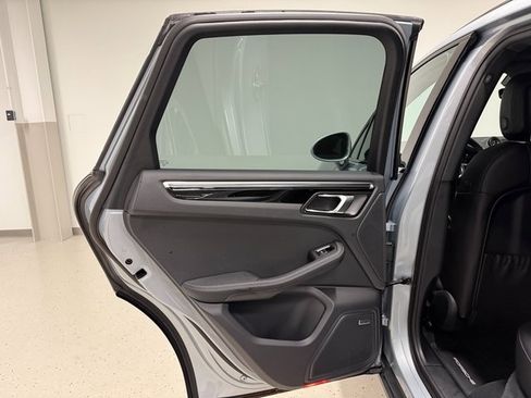 Certified 2026 Porsche Macan image 34