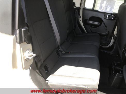 Used 2020 Jeep Gladiator Sport w/ Quick Order Package 24S AWD/4WD image 18