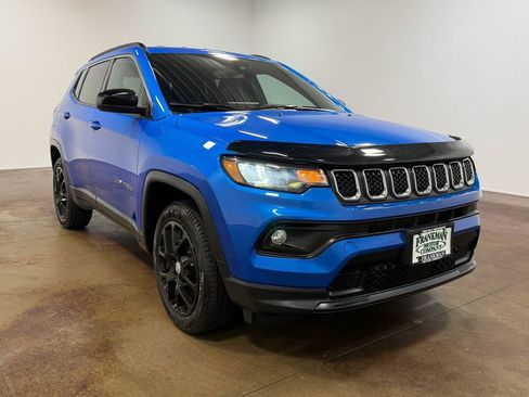 Used 2024 Jeep Compass Latitude AWD/4WD image 30