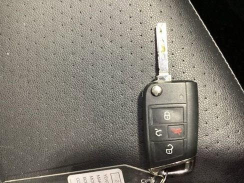 Used 2020 Volkswagen Tiguan SE w/ Panoramic Sunroof Package image 23