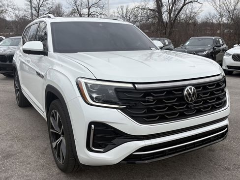 Used 2024 Volkswagen Atlas SEL Premium R-Line AWD/4WD image 2