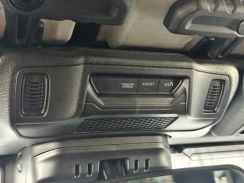 Used 2024 Jeep Wrangler Sport S image 11