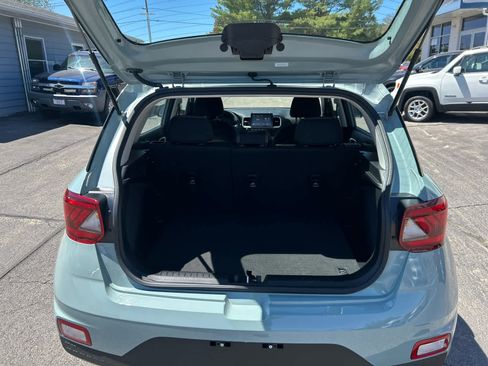 Used 2025 Hyundai Venue SEL FWD image 24