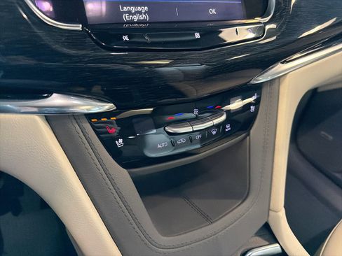 Used 2021 Cadillac XT6 Premium Luxury image 17