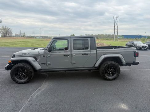 Used 2021 Jeep Gladiator Sport image 36