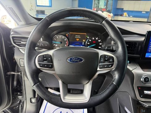 Used 2022 Ford Explorer XLT w/ Equipment Group 202A AWD/4WD image 19