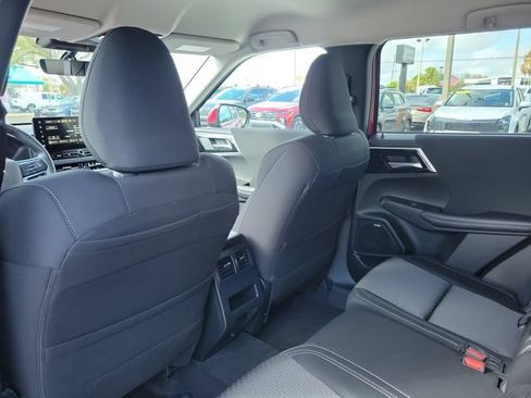 New 2026 Mitsubishi Outlander ES FWD image 13