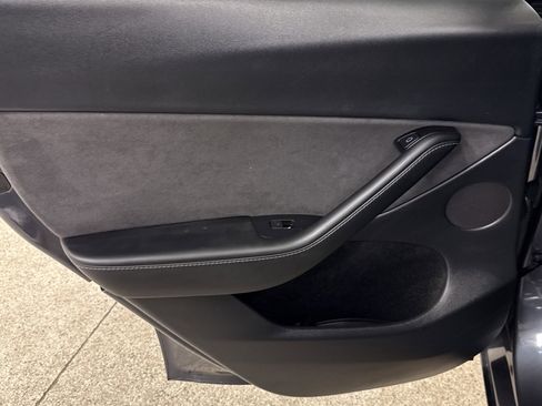 Used 2023 Tesla Model Y Long Range image 12