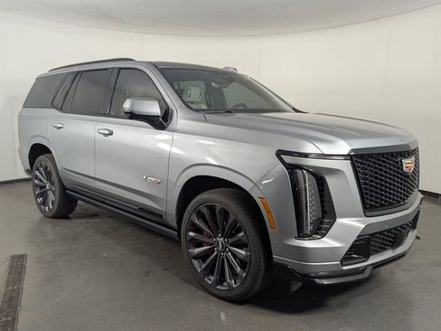 Used 2025 Cadillac Escalade V image 2