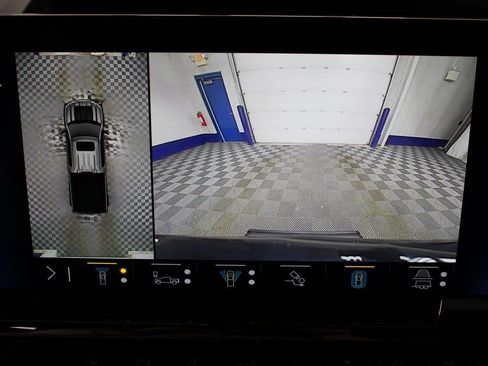 Used 2023 Chevrolet Silverado 1500 ZR2 w/ Technology Package AWD/4WD image 15