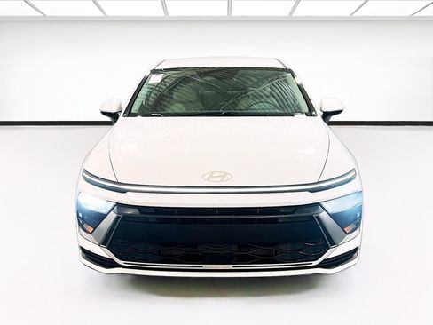 Used 2024 Hyundai Sonata SEL FWD image 2