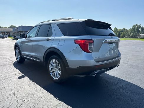 Used 2023 Ford Explorer Limited w/ Equipment Group 301A AWD/4WD image 2