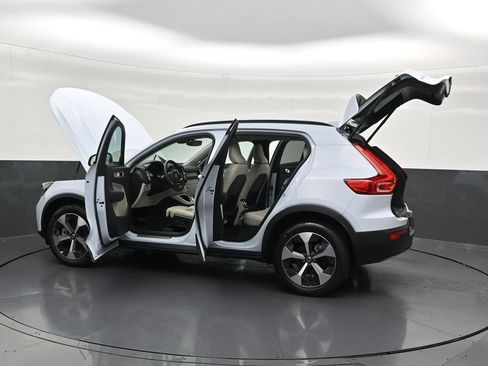 Used 2024 Volvo XC40 B5 Plus w/ Climate Package AWD/4WD image 33
