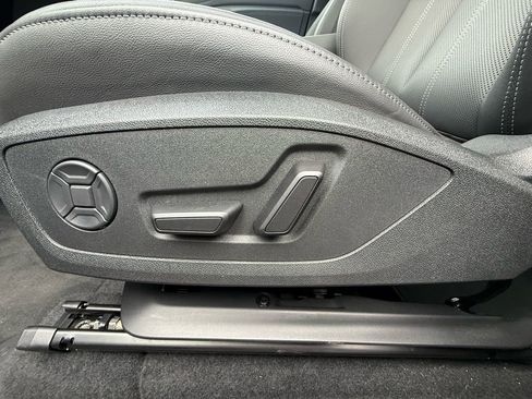 Used 2025 Audi Q6 e-tron Premium Plus w/ Premium Plus image 27