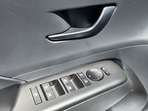 Certified 2025 Hyundai Kona SE FWD image 33