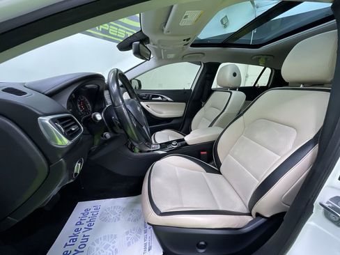 Used 2019 INFINITI QX30 Premium w/ Navigation Package image 18