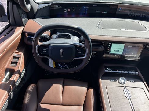New 2026 Lincoln Navigator Reserve AWD/4WD image 19