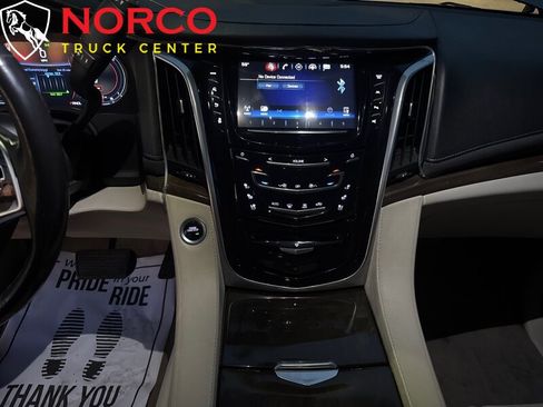 Used 2019 Cadillac Escalade ESV Luxury image 29