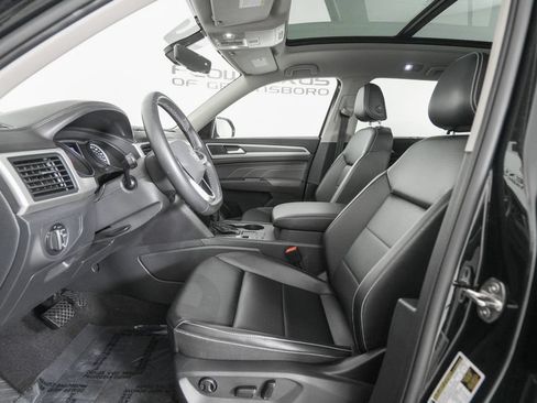 Used 2021 Volkswagen Atlas SE w/ Panoramic Sunroof Package FWD image 9