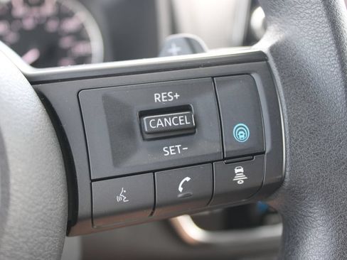 Used 2024 Nissan Rogue SV AWD/4WD image 36