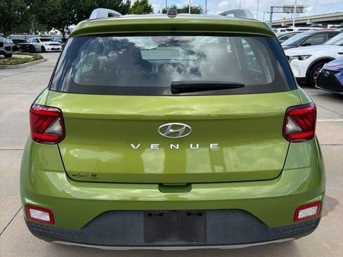 Used 2023 Hyundai Venue SEL FWD image 4