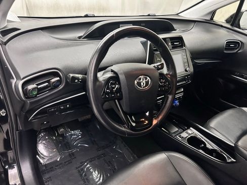 Used 2020 Toyota Prius XLE image 11