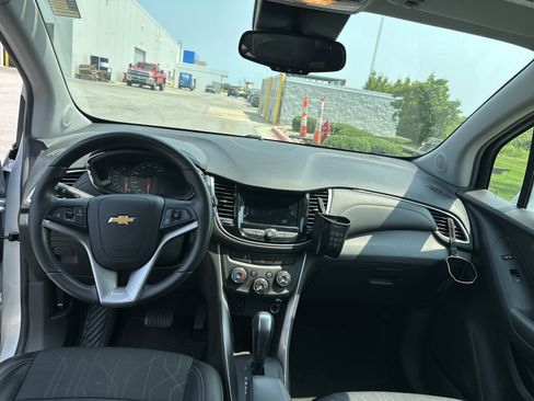 Used 2019 Chevrolet Trax LT w/ LT Convenience Package AWD/4WD image 9