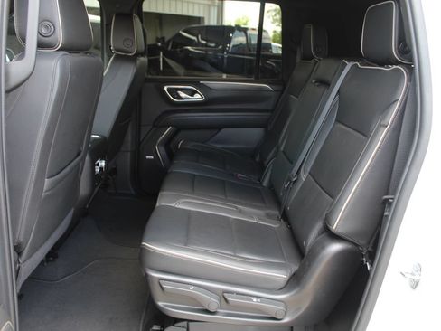 Used 2024 GMC Yukon XL SLT RWD image 34