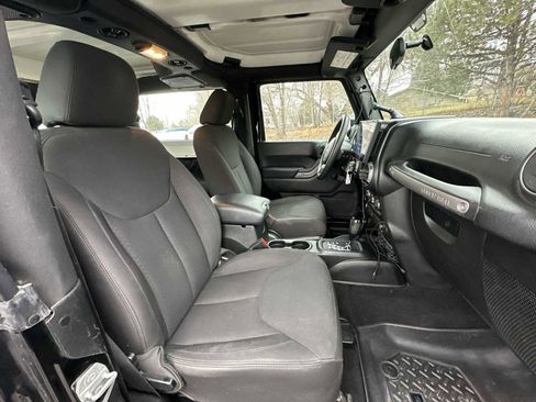 Used 2018 Jeep Wrangler Sport image 22
