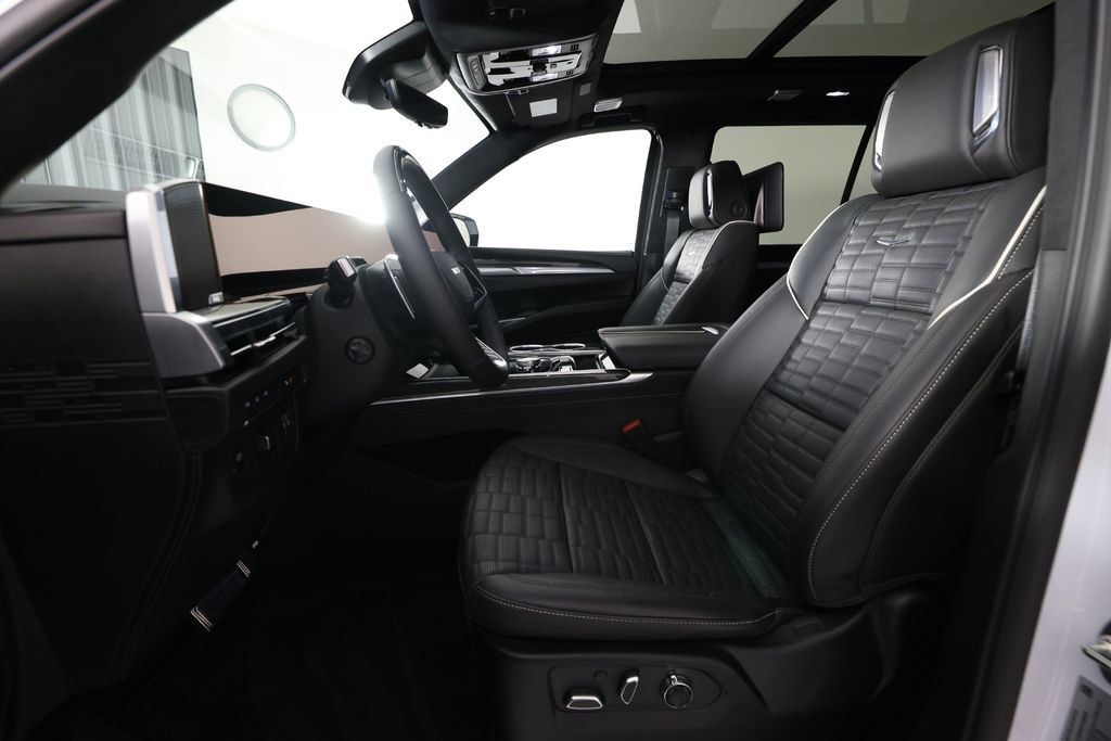 Used 2026 Cadillac Escalade V w/ LPO, ONYX Package AWD/4WD image 17