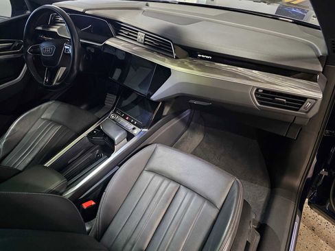 Used 2023 Audi e-tron Premium Plus w/ Premium Plus Package image 11