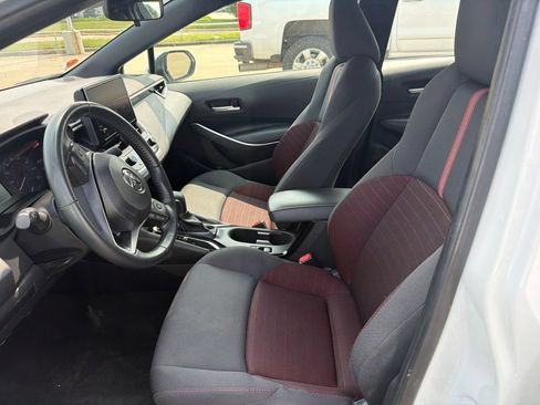 Used 2025 Toyota Corolla SE FWD image 2